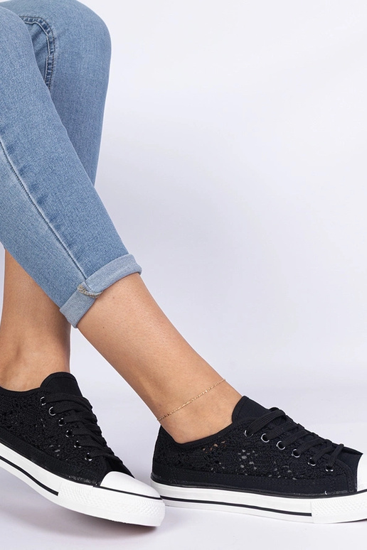 Zapatillas negras para mujer caladas...