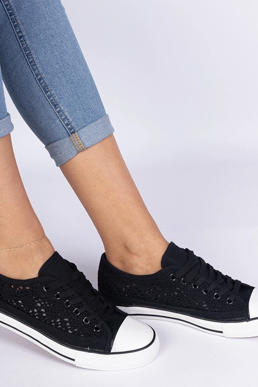 Zapatillas negras para mujer caladas...