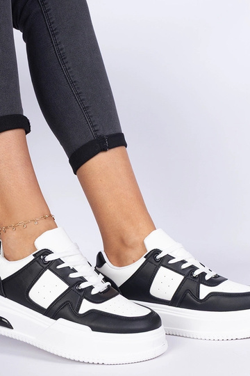 Zapatillas de mujer en blanco y negro con suela gruesa Rossio