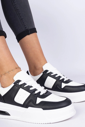 Zapatillas de mujer en blanco y negro con suela gruesa Rossio 2