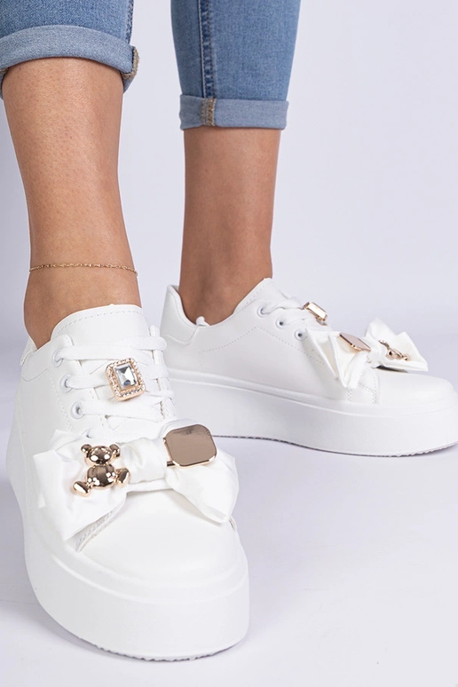 Zapatillas de mujer blancas decoradas...