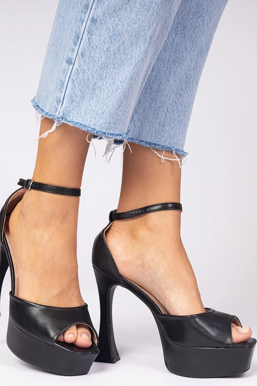 Sandalias negras de tacón alto Tesli