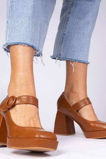 Zapatos de tacón marrón con... 2