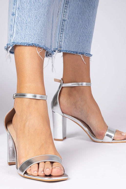 Sandalias plateadas de tacón alto Kasedi