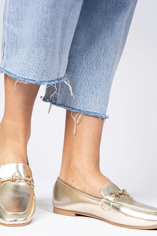 Mocasines dorados con adorno y... Mocasines dorados con adorno y...