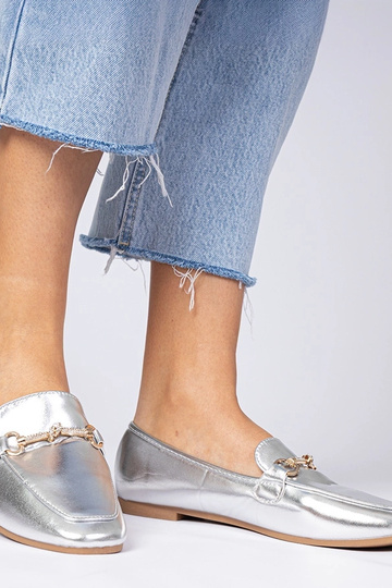 Mocasines plateados con adorno y circonitas Kalisa
