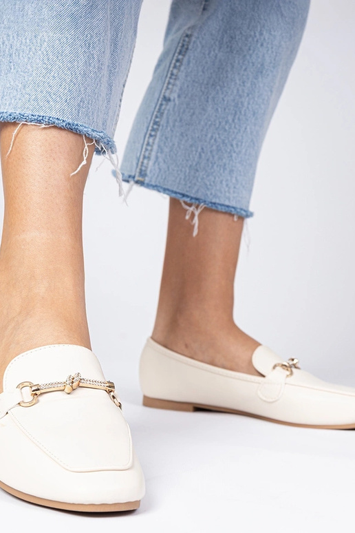 Mocasines beige con adorno de... Mocasines beige con adorno de...