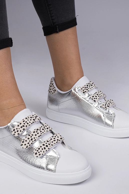 Zapatillas plateadas con acabado...