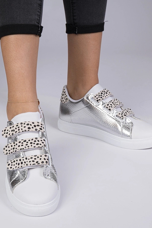 Zapatillas plateadas con acabado...