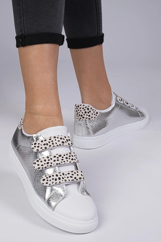 Zapatillas plateadas con acabado...