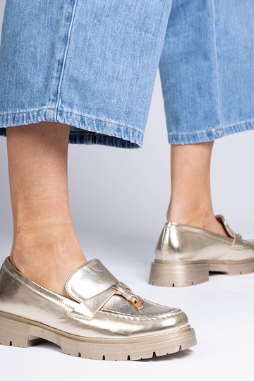 Mocasines elegantes dorados de ecopiel con decoración Marsella 2