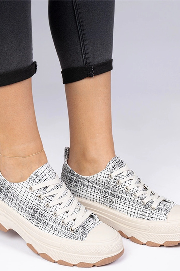 Zapatillas bicolor blanco-negro con suela gruesa Salsana
