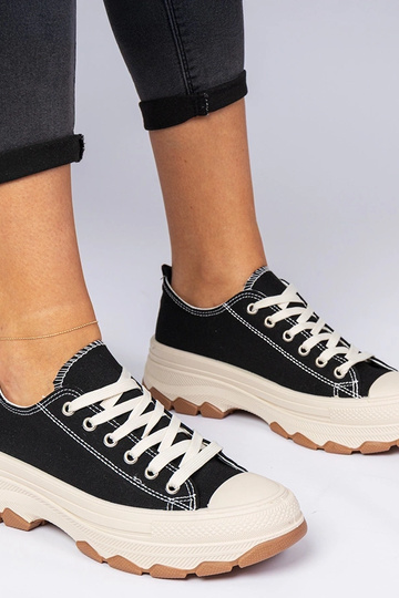 Zapatillas negras de suela...