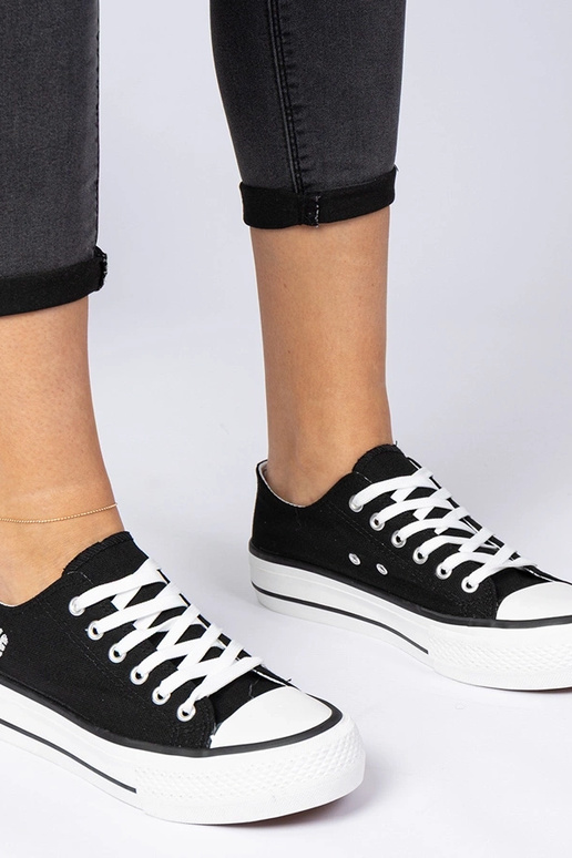 Zapatillas clásicas negras para mujer...