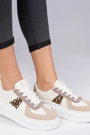 Zapatillas marrones en plataforma Mishel 2