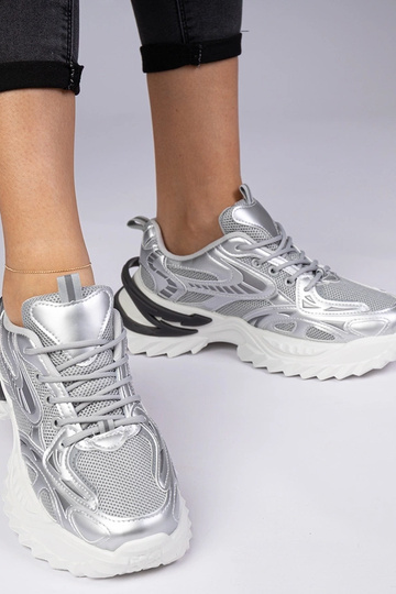 Zapatillas deportivas plateadas de suela masiva Lirata