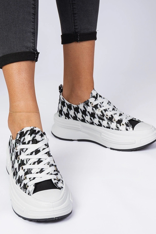 Zapatillas blanco y negro de material...