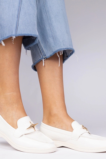 Mocasines para mujer blancos con adorno dorado Senna