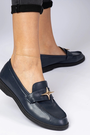 Mocasines para mujer azul marino con adorno dorado Senna 2