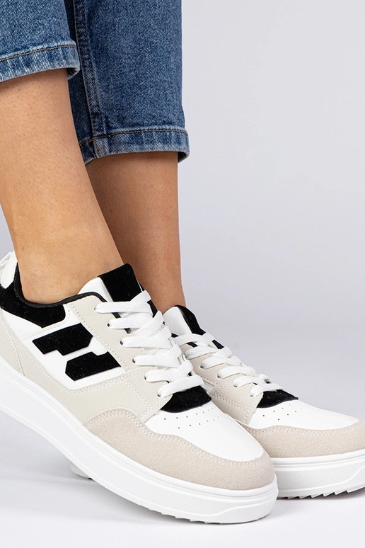 Zapatillas blancas y negras para... Zapatillas blancas y negras para...