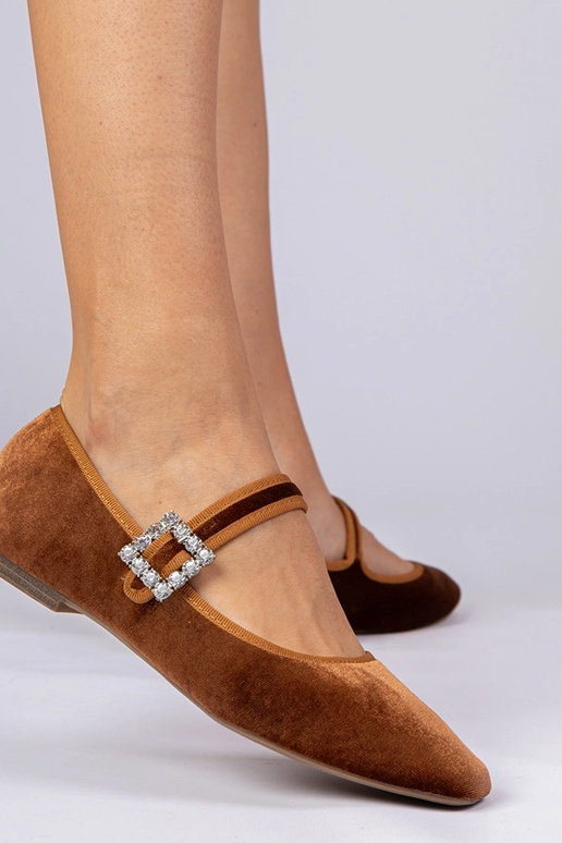 Bailarinas de terciopelo marrones con... Bailarinas de terciopelo marrones con...