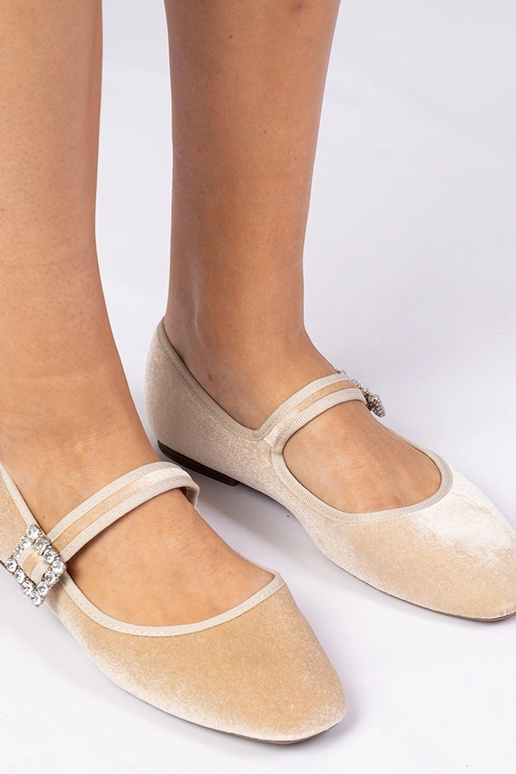 Bailarinas de terciopelo beige con... Bailarinas de terciopelo beige con...