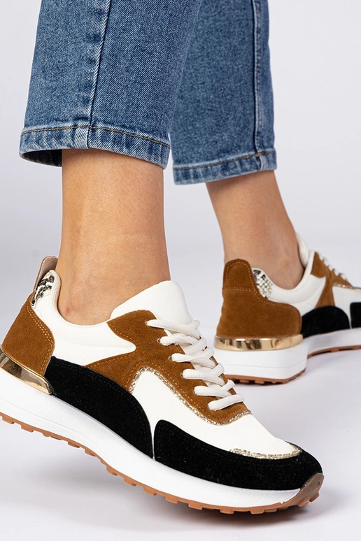 Zapatillas blancas y negras con... Zapatillas blancas y negras con...