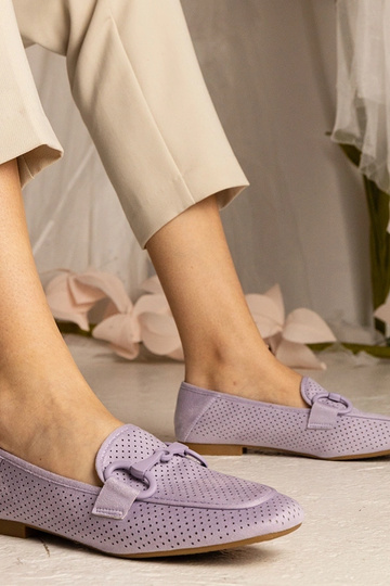 Mocasines perforados de mujer morados con adorno Mensory
