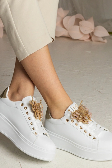 Zapatillas blancas y...