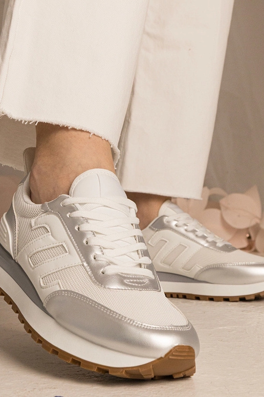 Zapatillas deportivas blancas y...