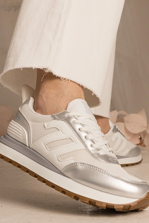 Zapatillas deportivas blancas y...