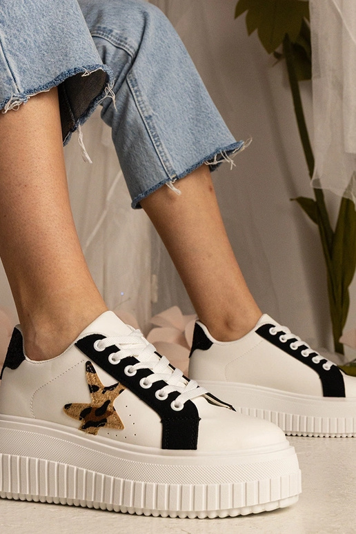 Zapatillas bicolor decoradas con...