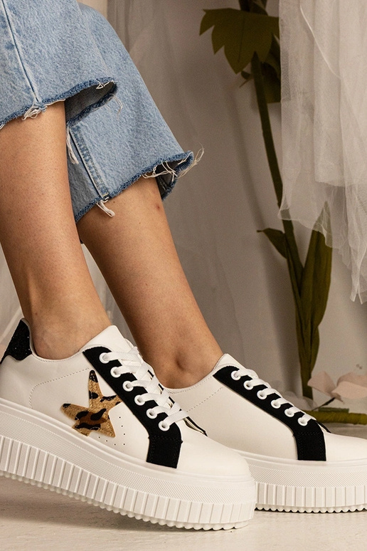 Zapatillas bicolor decoradas con...