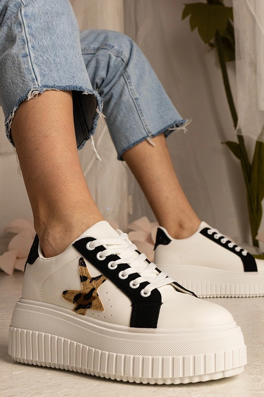 Zapatillas bicolor decoradas con...