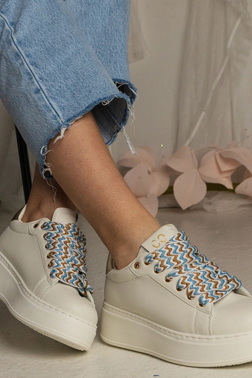 Zapatillas beige para mujer...