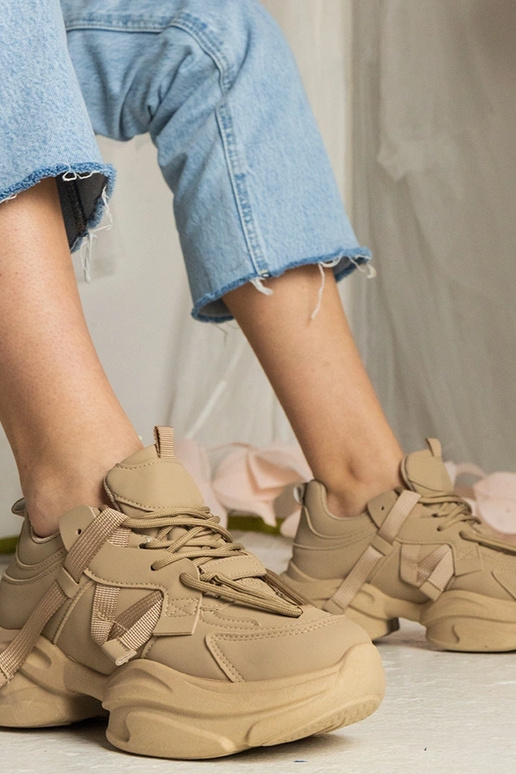 Zapatillas deportivas marrones...