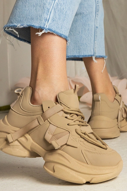 Zapatillas deportivas marrones...