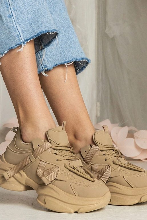 Zapatillas deportivas marrones...