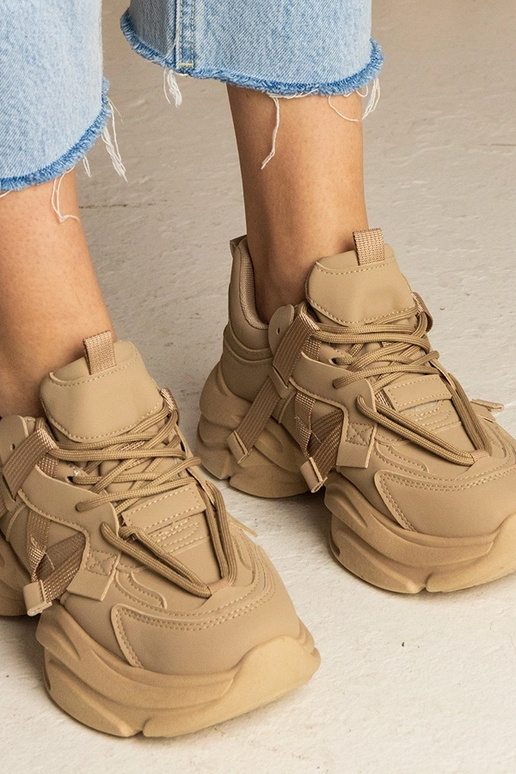 Zapatillas deportivas marrones...