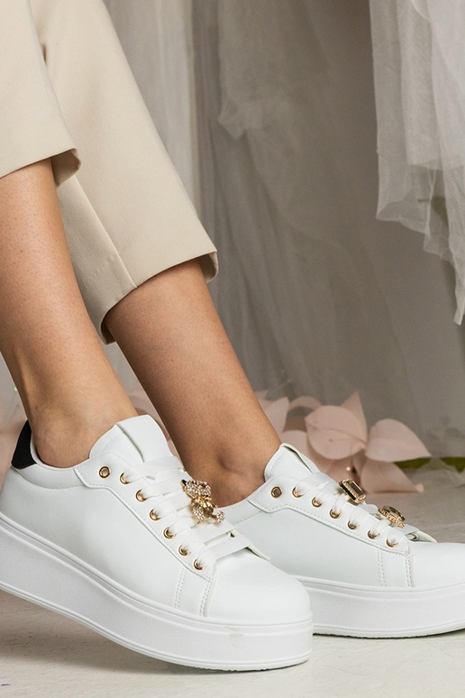 Zapatillas deportivas blanco y negro... Zapatillas deportivas blanco y negro...