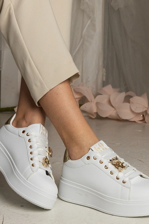 Zapatillas deportivas blanco y dorado...