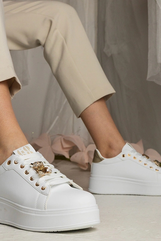 Zapatillas deportivas blanco y dorado...