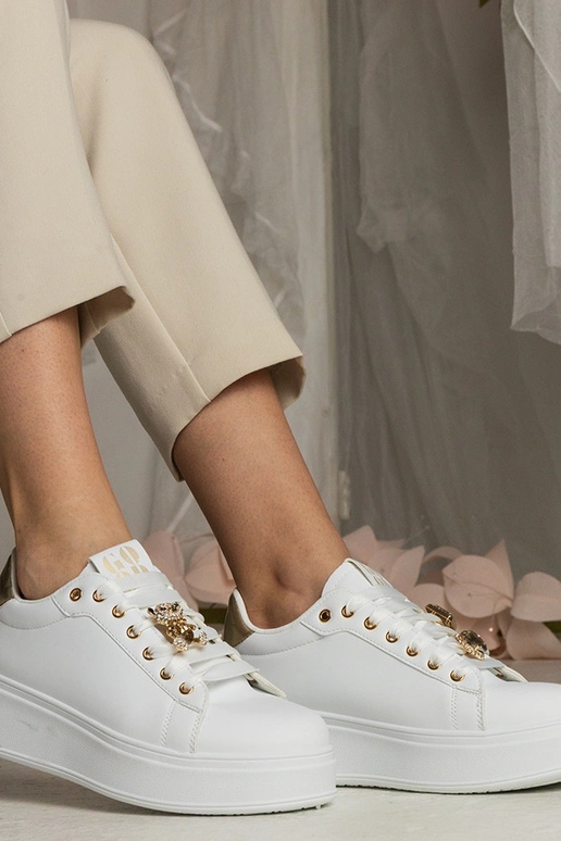 Zapatillas deportivas blanco y dorado...