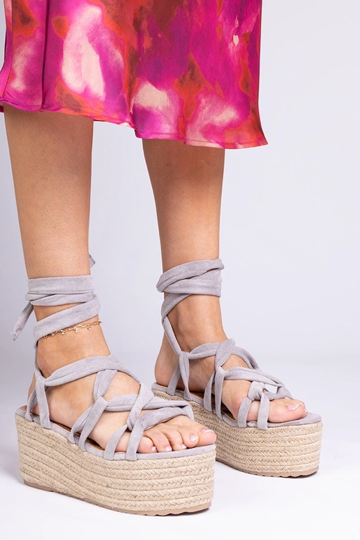 Sandalias tipo espadrillas grises...