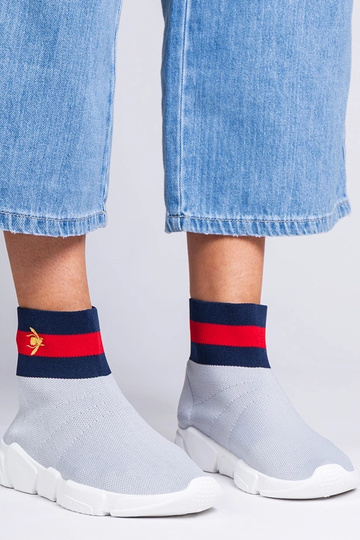 Zapatillas deportivas...