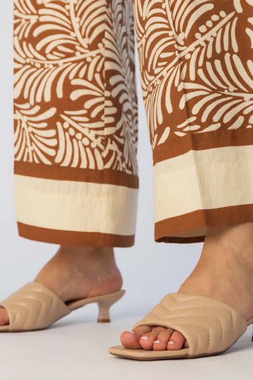 Chanclas color arena con...