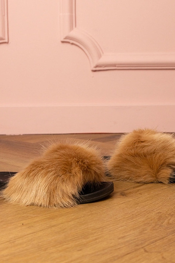 Zapatillas de casa marrones...