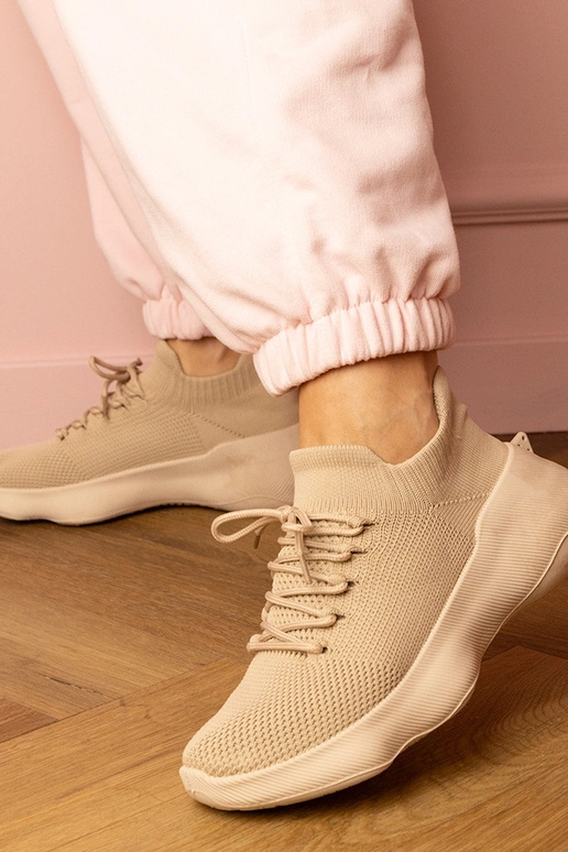 Zapatillas deportivas color arena... Zapatillas deportivas color arena...