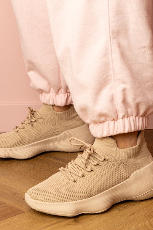 Zapatillas deportivas color arena... Zapatillas deportivas color arena...