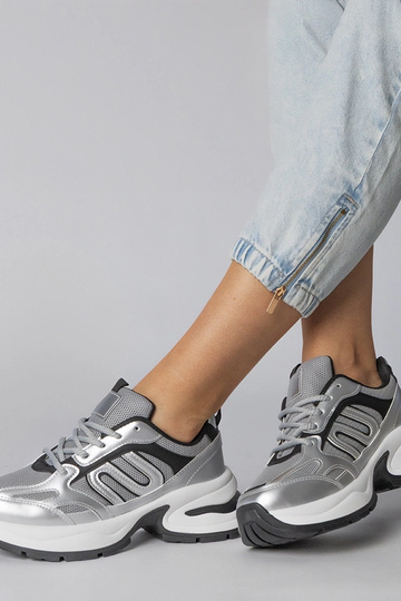 Zapatillas deportivas...